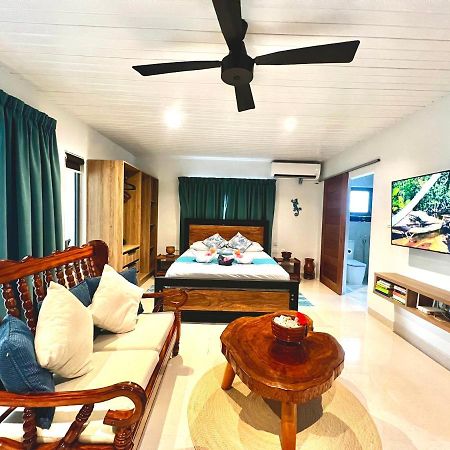 Le Port Guest House Baie Sainte Anne Luaran gambar