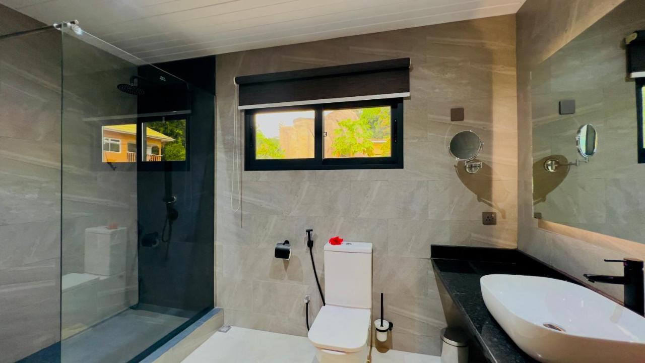 Le Port Guest House Baie Sainte Anne Luaran gambar